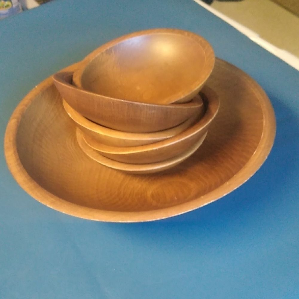 Woodcroftery LG Wooden bowl with 3 feet & 5 Sm Bowls Cottagecore